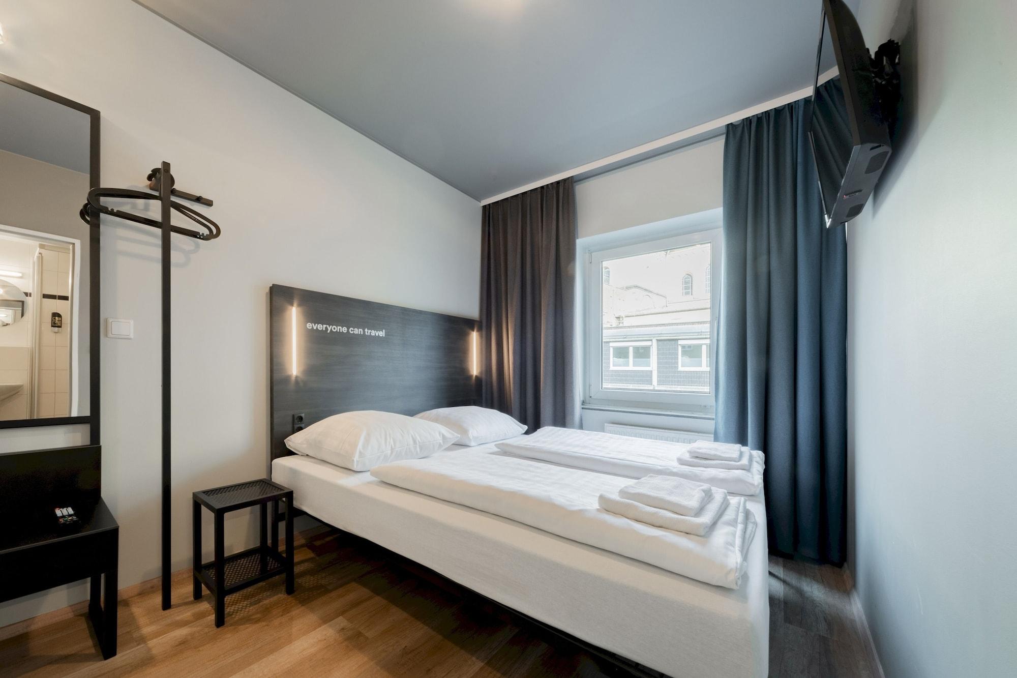 A&O Koeln Dom Hotel Exterior photo