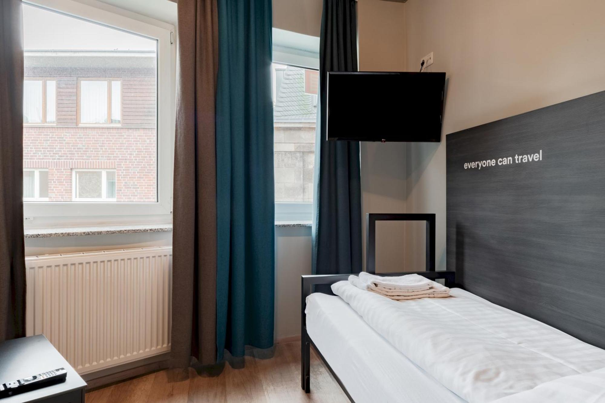 A&O Koeln Dom Hotel Room photo